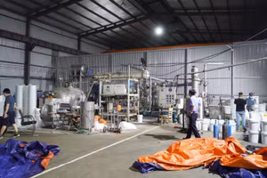 Bên trong một cơ sở sản xuất trái phép khí N2O mà Công an Thanh Hóa phát hiện, triệt phá.