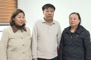 Các bị can Vũ Thị Hường, Nguyễn Xuân Biên và Lê Thị Ban (từ phải qua).