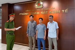 3 người đàn ông mua bán lợn dịch bị khởi tố.