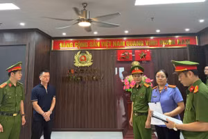 Cơ quan Cảnh sát điều tra thi hành Quyết định khởi tố vụ án, khởi tố bị can và bắt tạm giam Nguyễn Văn Vi (tức Vi “ngộ”).