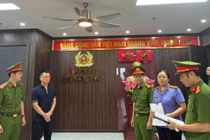 Cơ quan Cảnh sát điều tra thi hành Quyết định khởi tố vụ án, khởi tố bị can và bắt tạm giam Nguyễn Văn Vi (tức Vi “ngộ”).