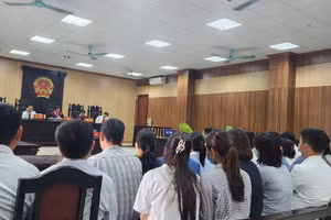 Phiên xét xử sơ thẩm bị cáo Nguyễn Thế Hùng cùng đồng phạm được hoãn đến ngày 12/5.