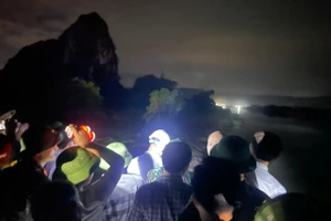 Lực lượng chức năng có mặt tại hiện trường.