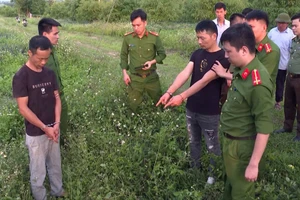Cơ quan điều tra dựng lại hiện trường vụ xâm phạm mộ vua Lê Túc Tông.