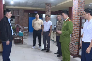 Cơ quan Cảnh sát điều tra thi hành Lệnh khám xét nơi làm việc của Nguyễn Xuân Sơn. 