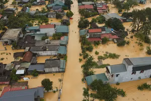 Gần 15.000 nhà dân ở Thanh Hoá chìm trong nước.