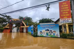 Nhiều cơ sở giáo dục trên địa bàn Thanh Hoá bị ngập lụt, sập và hư hỏng trang thiết bị do mưa lũ gây ra.