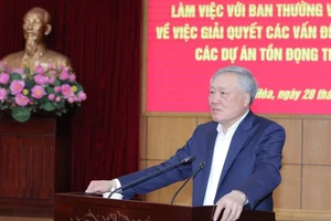 Phó Thủ tướng Thường trực Chính phủ Nguyễn Hòa Bình phát biểu tại buổi làm việc. 