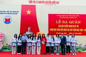 Đội tuyển tham dự kỳ thi chọn học sinh giỏi quốc gia THPT môn Ngữ Văn.