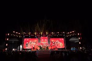 Đêm nhạc 'Thanh âm tự hào' lan toả tình yêu Tổ quốc tại Hệ thống Giáo dục Nobel School.