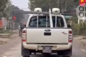 Chiếc xe biển xanh vi phạm bị xử phạt gần 40 triệu đồng.