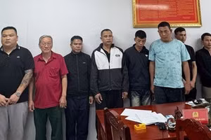 Nhóm người bị khởi tố liên quan đến khai thác cát trái phép trên sông Chu.