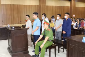 Xét xử cựu Chủ tịch UBND huyện Quảng Xương và thuộc cấp.