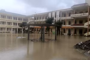 Trường Tiểu học Thiệu Dương bị ngập nước sau cơn bão Kajiki