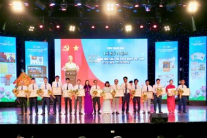 Lãnh đạo tỉnh Thanh Hoá trao Bằng khen cho các cá nhân có thành tích xuất sắc, tiêu biểu trong hoạt động báo chí giai đoạn 2015-2024.