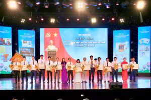 Lãnh đạo tỉnh Thanh Hoá trao Bằng khen cho các cá nhân có thành tích xuất sắc, tiêu biểu trong hoạt động báo chí giai đoạn 2015-2024.