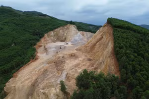 Toàn cảnh mỏ đất liên quan tới vụ việc Tuấn "thần đèn" bị bắt.