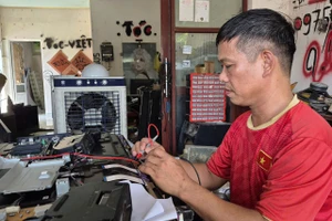 Nhờ có vốn và kinh nghiệm tích góp sau chuyến xuất ngoại, ông Tiến mở được cửa hàng sửa điện tử, điện lạnh.