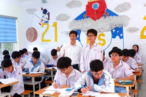 Thầy Nguyễn Bá Tư truyền cảm hứng cho nhiều thế hệ học trò, mang lại nhiều thành tích đáng tự hào.