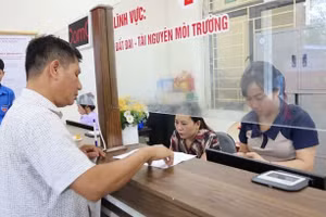 Chính quyền hai cấp đi vào hoạt động được gần 2 tháng nhưng nhiều cán bộ nghỉ theo Nghị định 178 vẫn chưa được nhận chế độ.