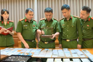 Công an tỉnh Thanh Hoá kiểm tra tang vật vụ án.