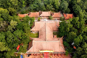 Chính điện Lam Kinh có công trình kiến trúc độc đáo, thu hút sự tò mò khám phá của du khách thập phương.