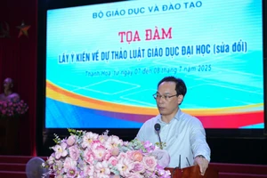 Thứ trưởng Bộ GD&ĐT Hoàng Minh Sơn phát biểu tại hội nghị