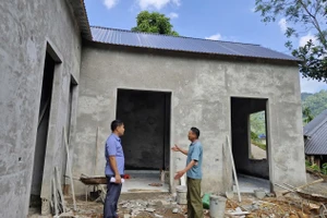 Căn nhà của gia đình ông Lương Xuân Tình đang đi vào hoàn thiện.