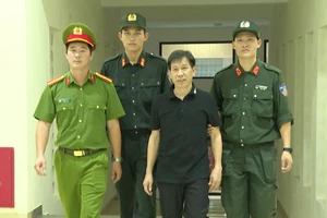 Công an Thanh Hóa bắt giữ Nguyễn Văn Mai (tức “Mạnh gỗ”). Ảnh: TG