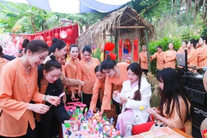 Gian hàng tái hiện không gian xưa.