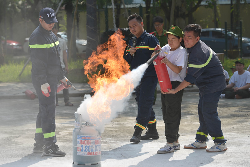 Chiến sĩ nhí học cách thoát hiểm