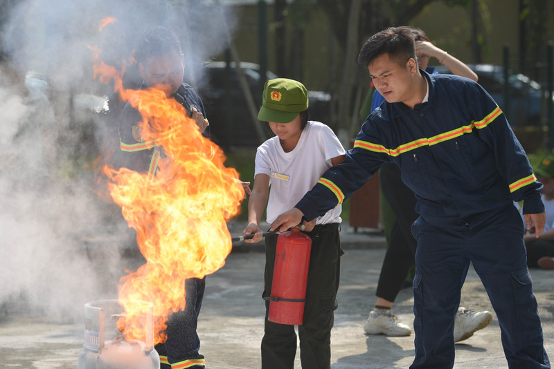 Chiến sĩ nhí học cách thoát hiểm