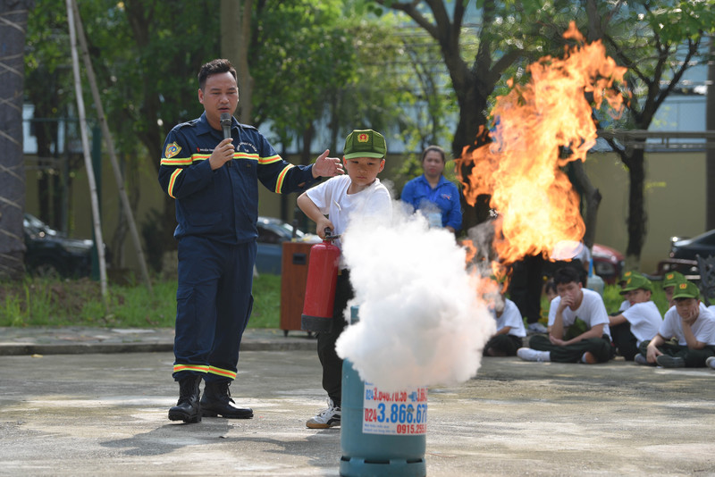 Chiến sĩ nhí học cách thoát hiểm