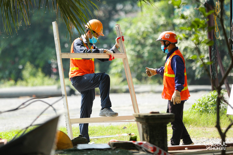 Phá dỡ hạng mục trái phép công viên Tuổi trẻ Thủ đô