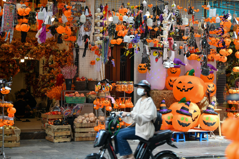 Tràn ngập đồ chơi kinh dị trước ngày lễ Halloween tại Hàng Mã