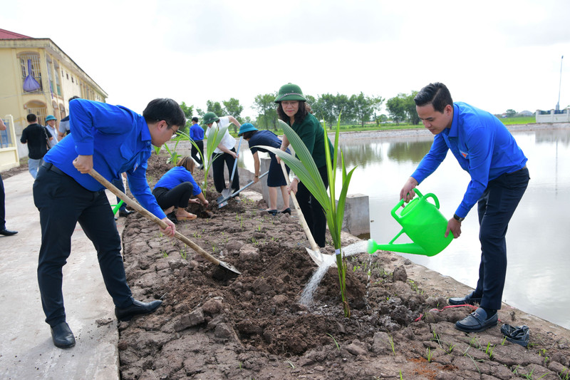 Ra quân Tình nguyện chung tay xây dựng nông thôn mới