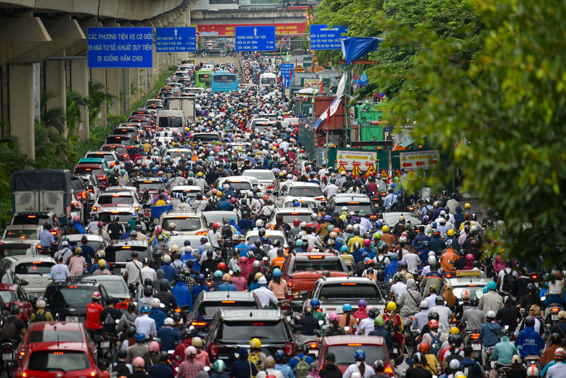 Nhiều tuyến phố ở Hà Nội ùn tắc ngày đầu tuần