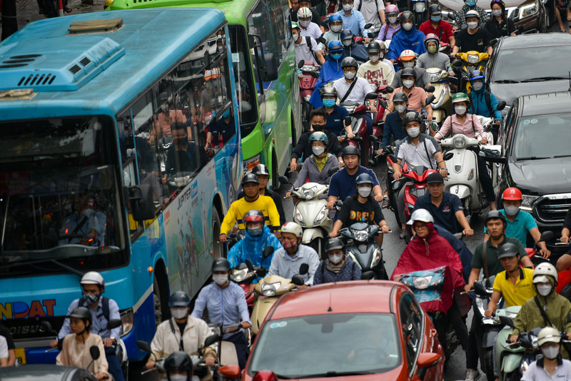 Nhiều tuyến phố ở Hà Nội ùn tắc ngày đầu tuần