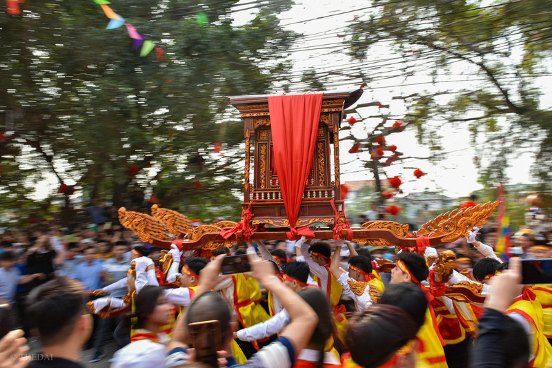 Hàng trăm nam, nữ làng Vân Côn rước kiệu Thánh trong lễ hội lớn nhất 9 năm qua