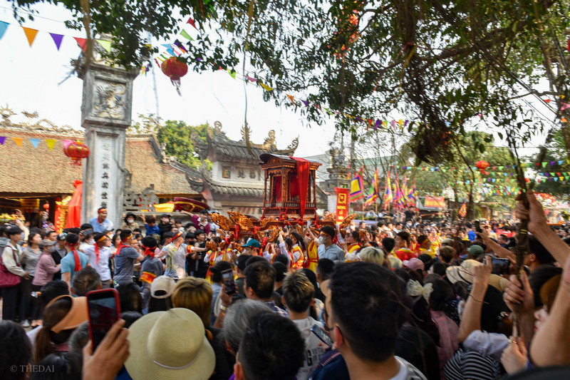 Hàng trăm nam, nữ làng Vân Côn rước kiệu Thánh trong lễ hội lớn nhất 9 năm qua