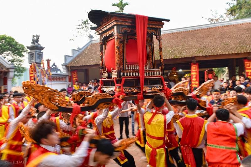 Hàng trăm nam, nữ làng Vân Côn rước kiệu Thánh trong lễ hội lớn nhất 9 năm qua