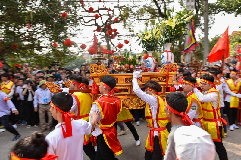 Hàng trăm nam, nữ làng Vân Côn rước kiệu Thánh trong lễ hội lớn nhất 9 năm qua