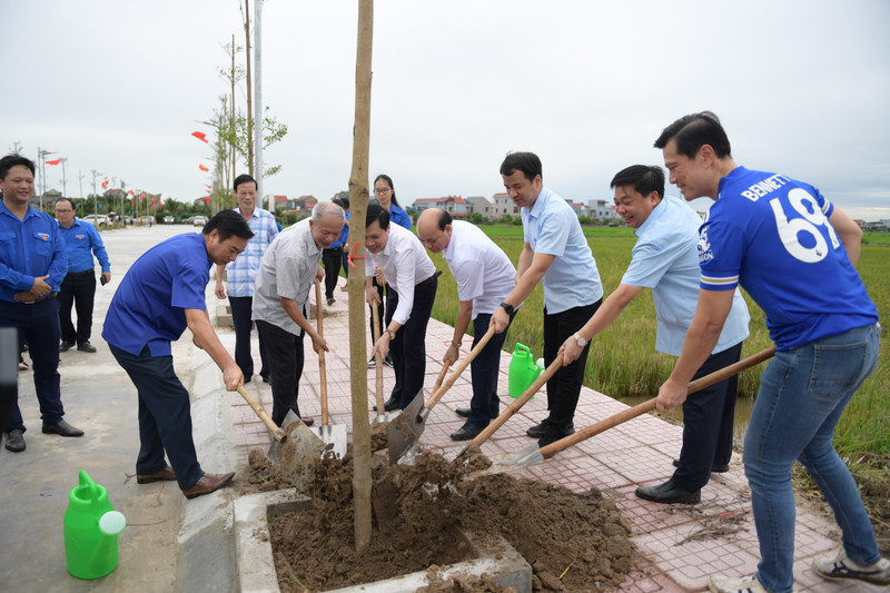 Hoàn thành giai đoạn 1 dự án Dự án “Nâng bước thể thao” và “Thắp sáng đường quê”