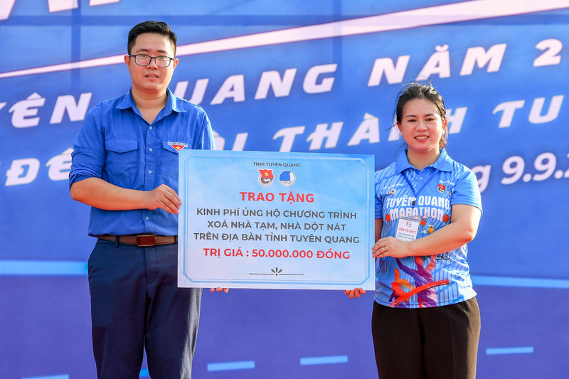 Hơn 500 vận động viên tham gia giải chạy Marathon Tuyên Quang 2023