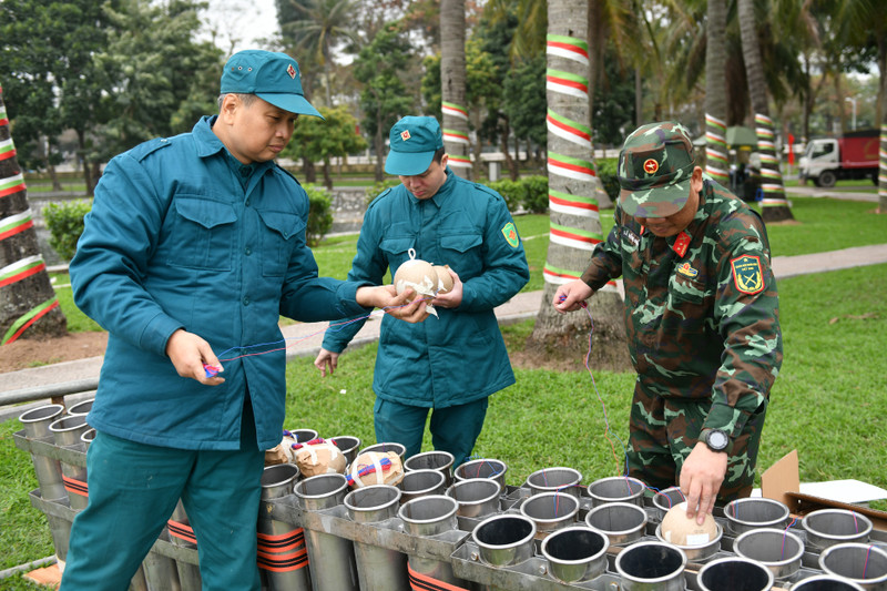 Cận cảnh trận địa pháo hoa phục vụ cho đêm Giao thừa