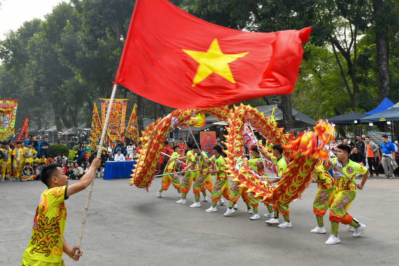 Mãn nhãn múa Rồng tại Festival Thanh niên quốc tế