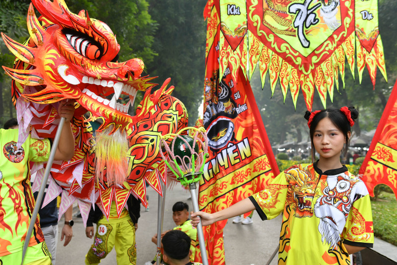 Mãn nhãn múa Rồng tại Festival Thanh niên quốc tế