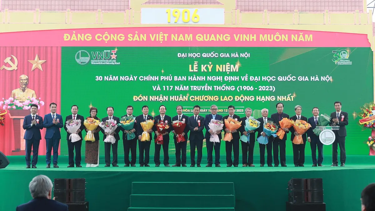 ĐH Quốc gia Hà Nội có 12 nhà giáo được phong tặng danh hiệu NGND, NGƯT