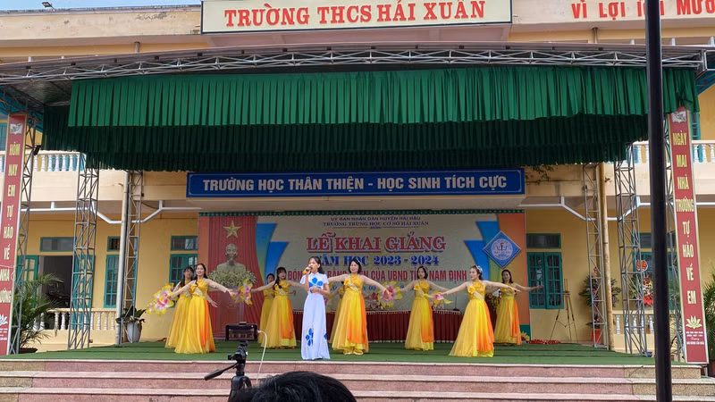 Hình ảnh ấn tượng trong ngày khai giảng tại Nam Định 