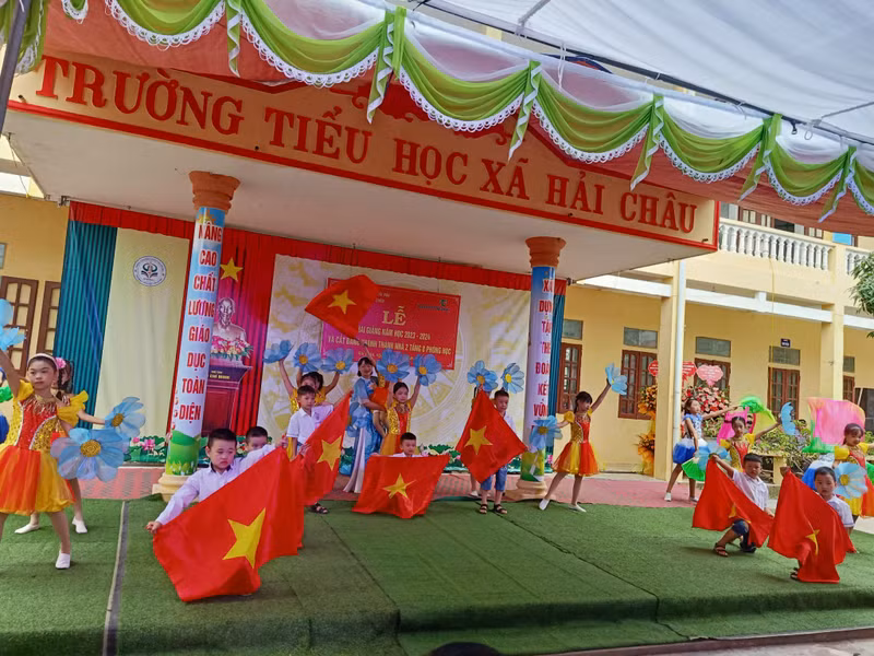 Hình ảnh ấn tượng trong ngày khai giảng tại Nam Định 